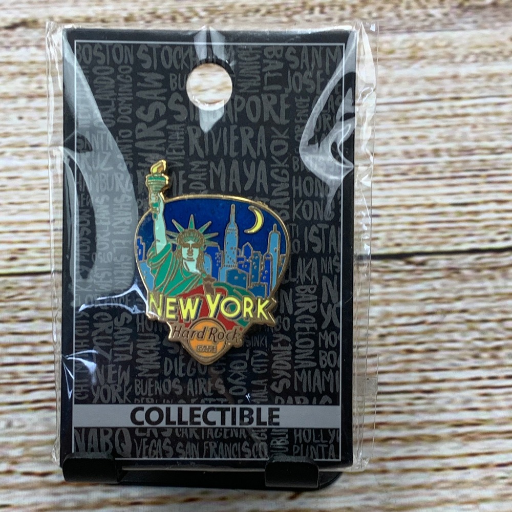 Hard Rock Cafe New York Statue of Liberty City‎ Skyline Core Greetings Pin New